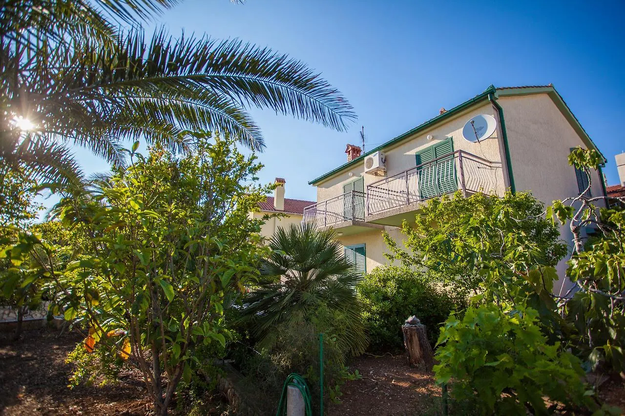 Villa Vosilla Apartments contacts